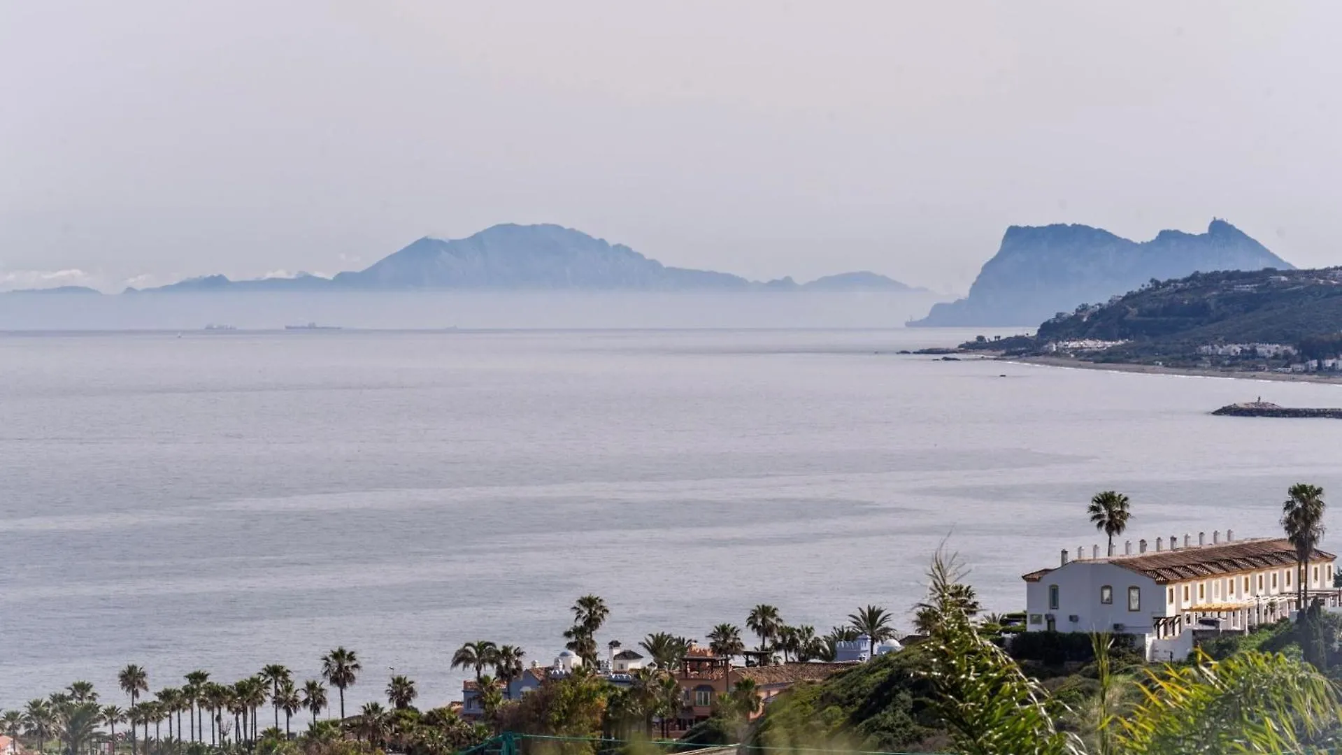 Modern Two-Bedroom Coastal Retreat With Panoramic Sea Views To Africa Estepona Spanje