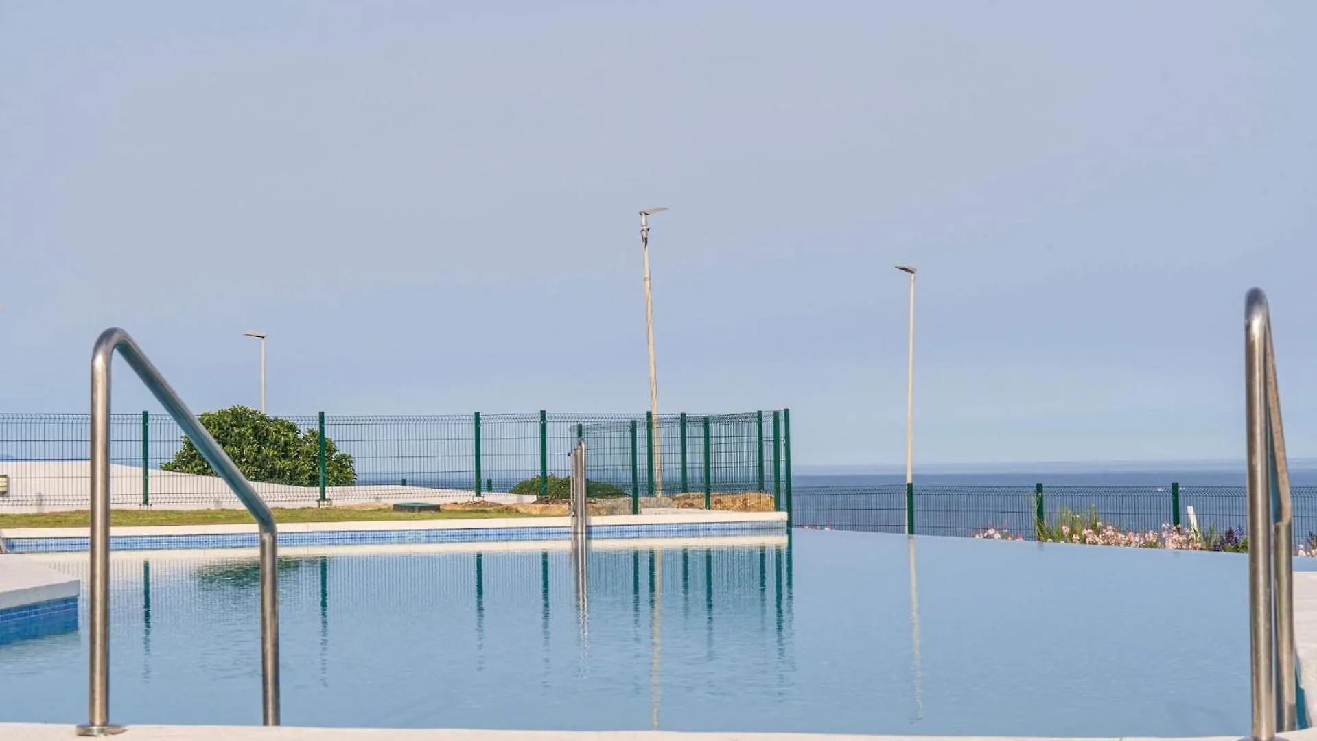 Modern Two-Bedroom Coastal Retreat With Panoramic Sea Views To Africa Estepona Appartement